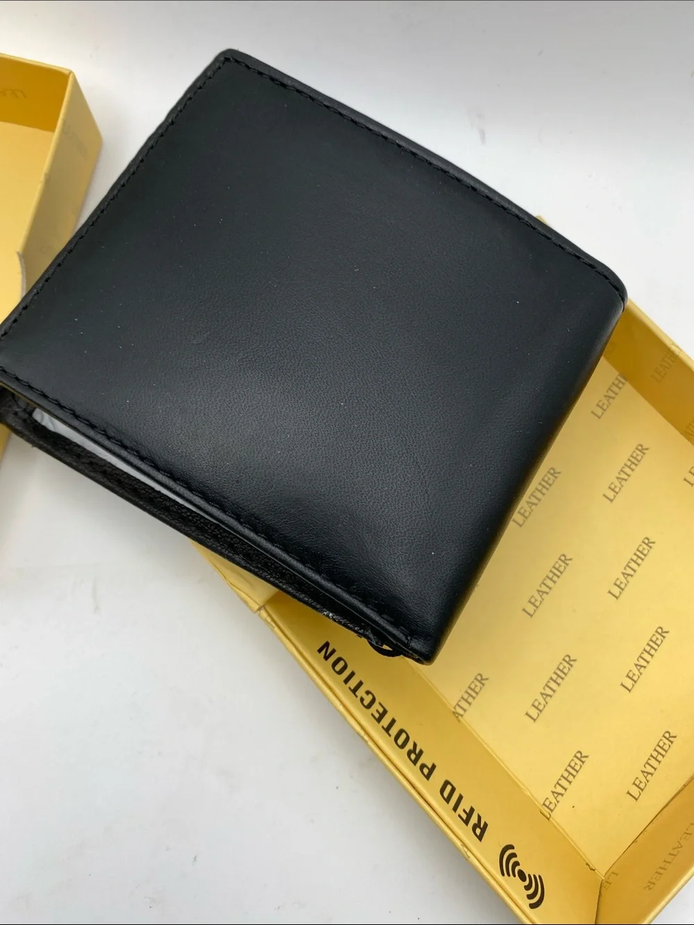 Stone Mountain Accessories Black Leather RFID Bi-Fold Card & Key Wallet